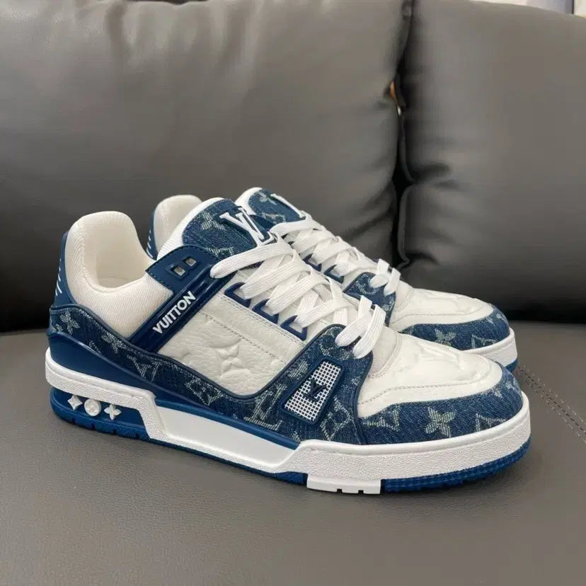 [SOLD OUT] Trainer 라인의 캐주얼 데님 블루 스니커즈를 급하게 판매합니다. 상