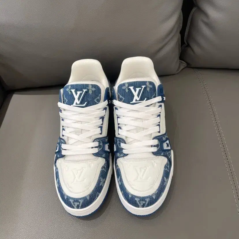 [SOLD OUT] Trainer 라인의 캐주얼 데님 블루 스니커즈를 급하게 판매합니다. 상