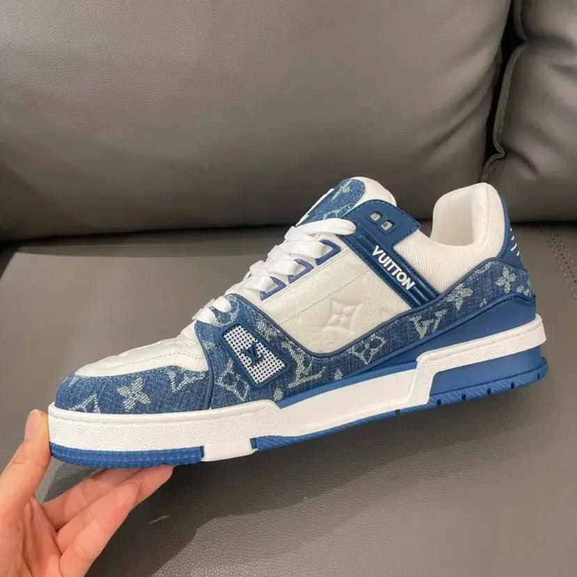 [SOLD OUT] Trainer 라인의 캐주얼 데님 블루 스니커즈를 급하게 판매합니다. 상
