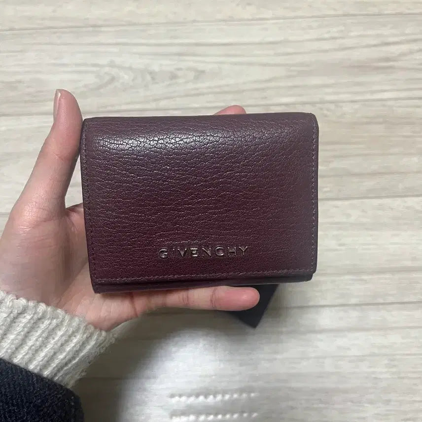 [BUNJANG] Givenchy Leather Bifold Wallet / 지방시 반지갑