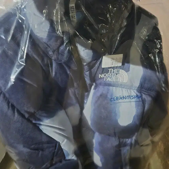 [BUNJANG] Supreme x North Face Bleached Denim Nuptse Jacket / 슈프림 x 노스페이스 눕시 블리치드 데님 패딩