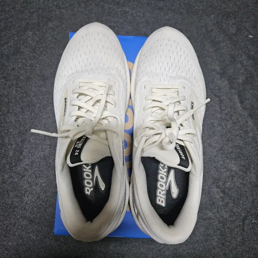[SOLD OUT] 브룩스 아드레날린 gts24 코코넛 265 미디움 D
