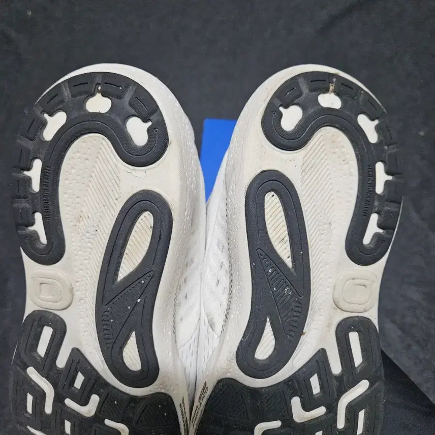 [SOLD OUT] 브룩스 아드레날린 gts24 코코넛 265 미디움 D