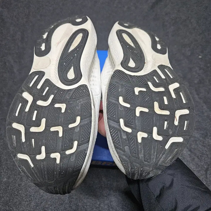 [SOLD OUT] 브룩스 아드레날린 gts24 코코넛 265 미디움 D
