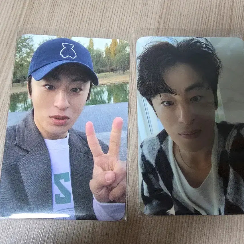 [BUNJANG] Gu Kyo Hwan 2022 Season's Greetings Photocard Bundle Set / 구교환 2022 시그 포카 2장 일괄