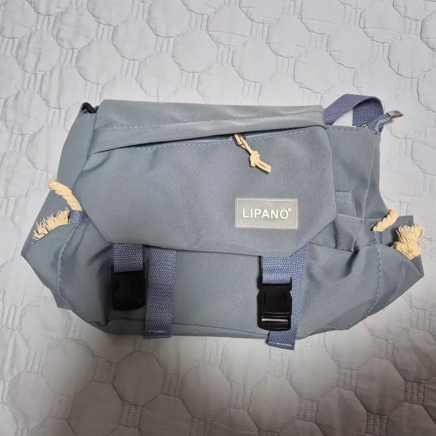 [SOLD OUT] 작은 파란색 크로스백 택배비만 받고 나눔합니다!