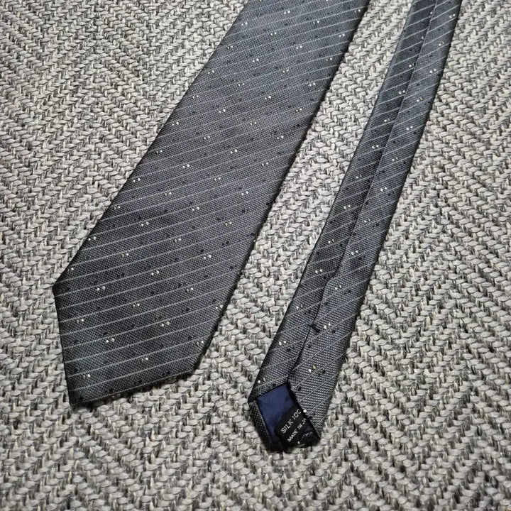 [BUNJANG] GUESS Silk Necktie / GUESS 명품 실크 넥타이