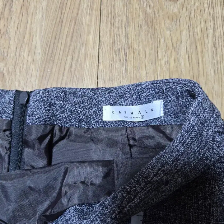 [BUNJANG] CATEALK Charcoal Gray Flare Mini Skirt / CATEALK 차콜 그레이  밑단 플레어.미니 스커트