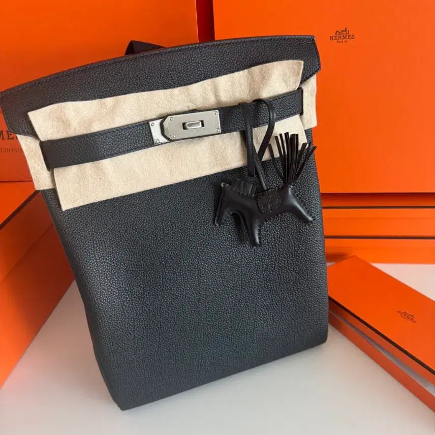[BUNJANG] Hermes GM Black Crossbody Bag / [백화점풀셋]에르메스 핵아도GM 블랙은장/카반은장 크로스백 K각인