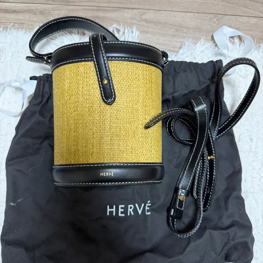 [BUNJANG] Hermes Raffia Mini Bucket Bag (Like New) / 에르베 미니 버킷백 라피아 (거의 새상품)