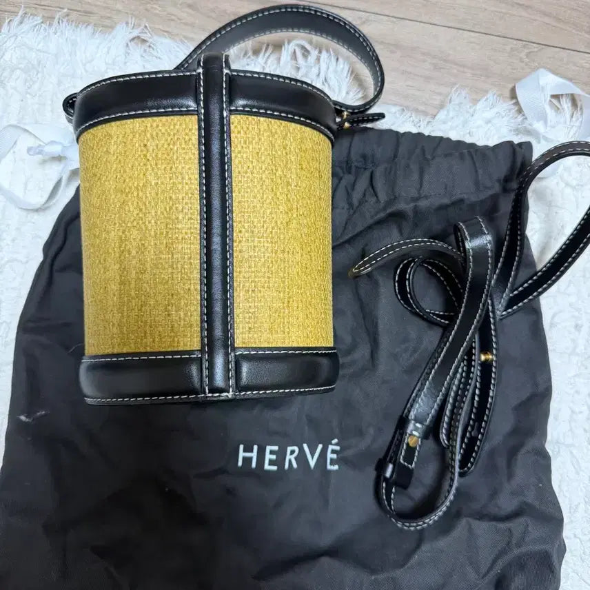 [BUNJANG] Hermes Raffia Mini Bucket Bag (Like New) / 에르베 미니 버킷백 라피아 (거의 새상품)