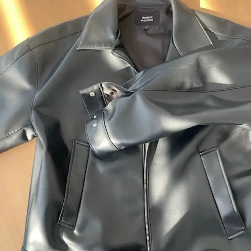 [BUNJANG] Musinsa Standard Synthetic Leather Extra Oversized Single Jacket (Size L) / 무신사스탠다드 신세틱 레더 엑스트라 오버사이즈 싱글재킷 L사이즈 판매