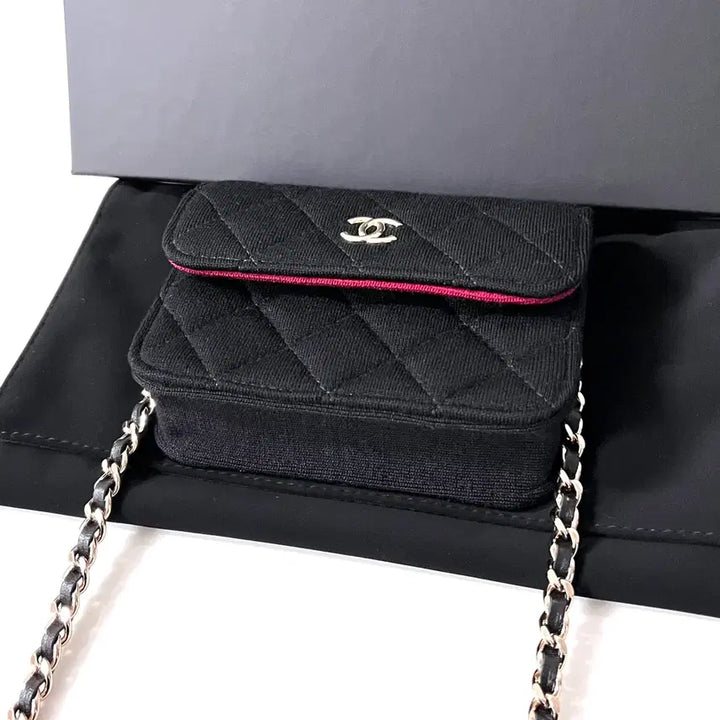 [BUNJANG] Chanel Fabric Mini Black Chain Crossbody Bag / [미사용/정품] 샤넬 패브릭 미니 블랙 체인 크로스백 가방