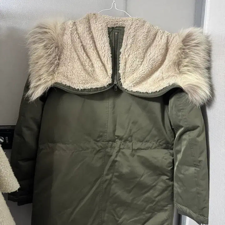 [BUNJANG] Theory 90 Fishtail Parka Jacket with Shearling Hood / theory 띠어리 90 피쉬테일 패딩 야상 양털 후드