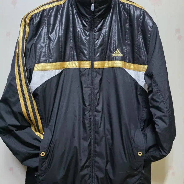 [SOLD OUT] 아디다스 블랙/골드 삼선 패딩 점퍼