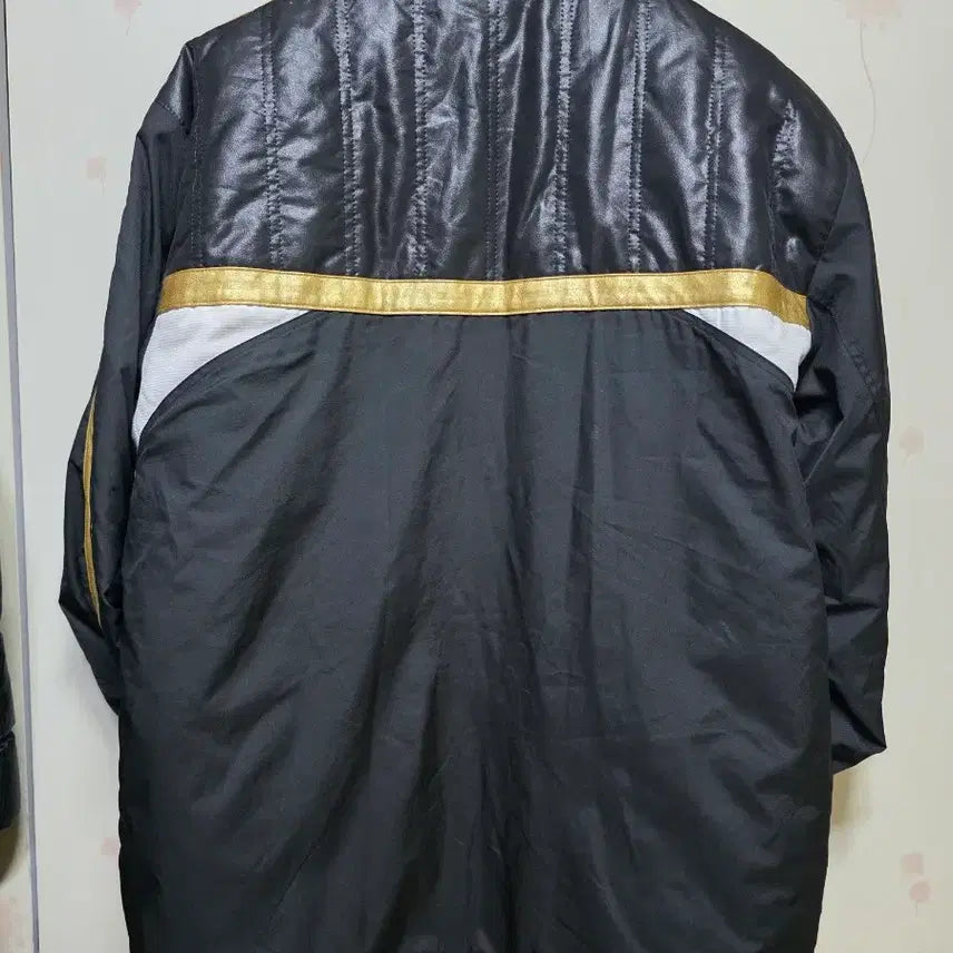 [SOLD OUT] 아디다스 블랙/골드 삼선 패딩 점퍼