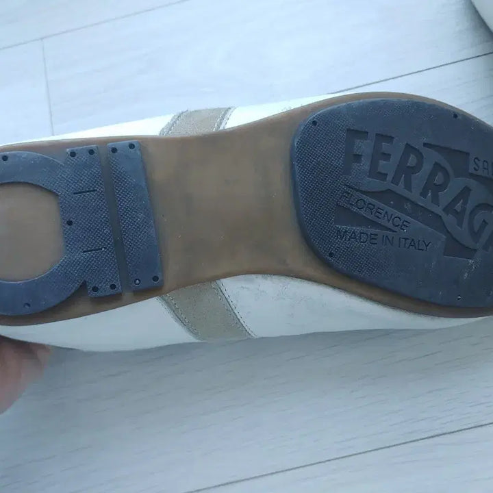 [SOLD OUT] 페레가모 스니커즈 8.5 275mm