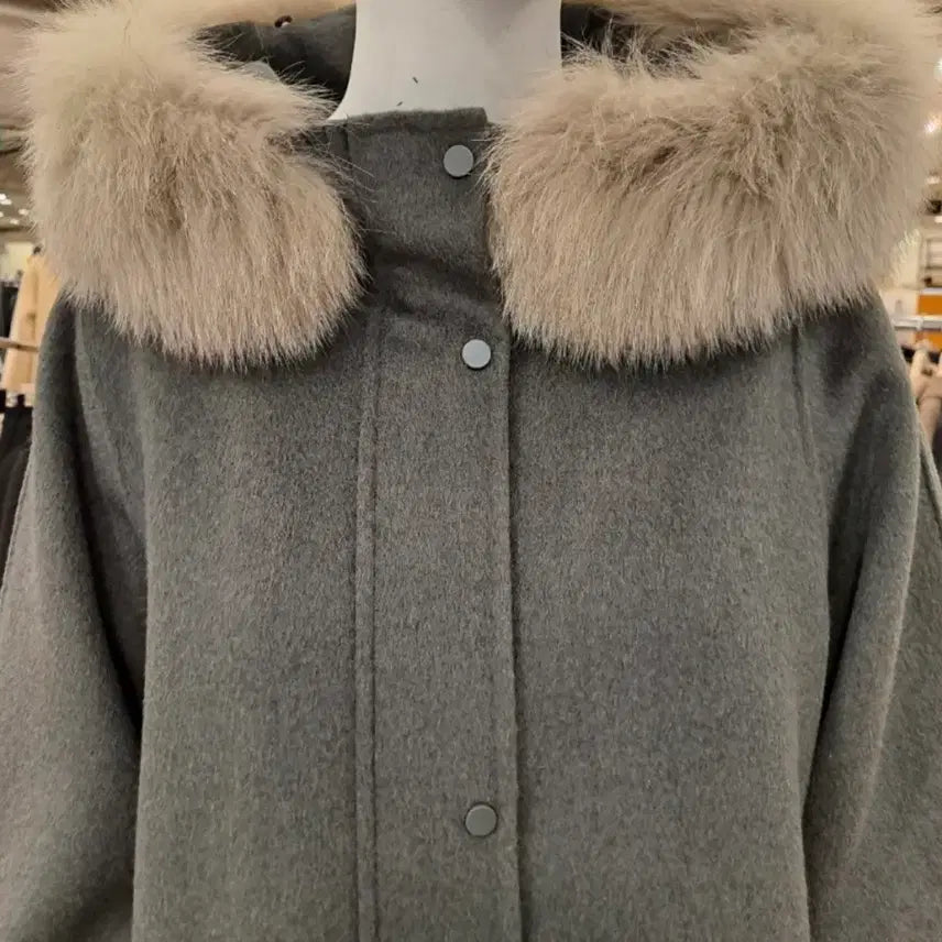 [BUNJANG] Visit in New York Fox Fur Hooded Long Coat / 비지트인뉴욕 폭스퍼 후드 롱코트