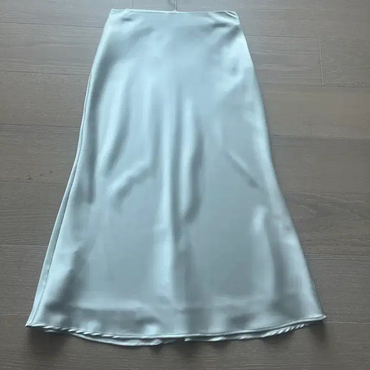 [BUNJANG] Oteutte Ivory Satin Skirt XS / 오떼뜨 새틴 스커트 아이보리 xs