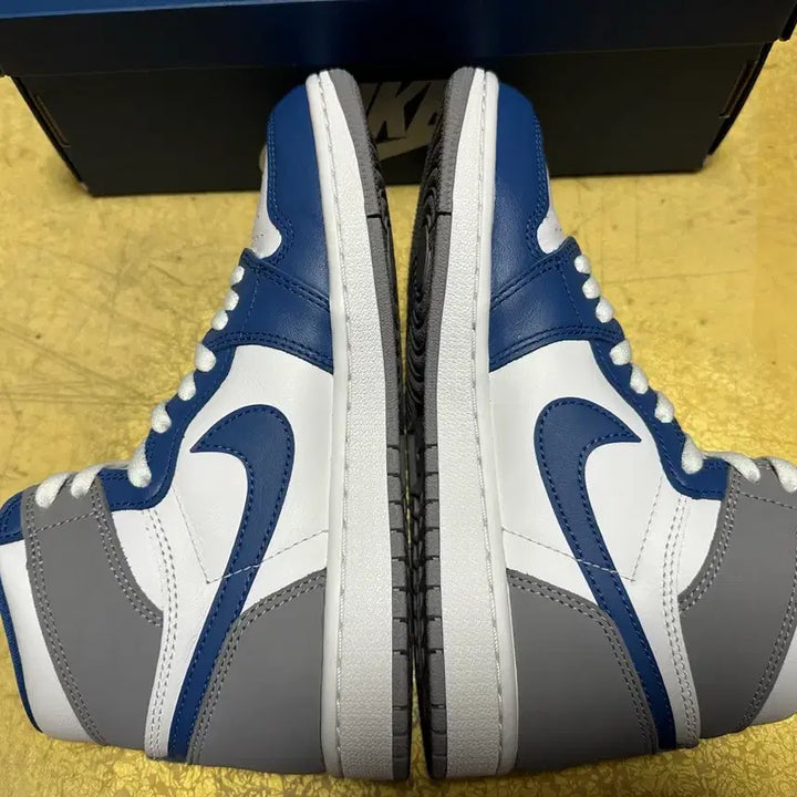 [BUNJANG] Air Jordan 1 High OG True Blue 250mm Sneakers / 에어 조던 1 하이 OG 트루블루, DZ5485-410