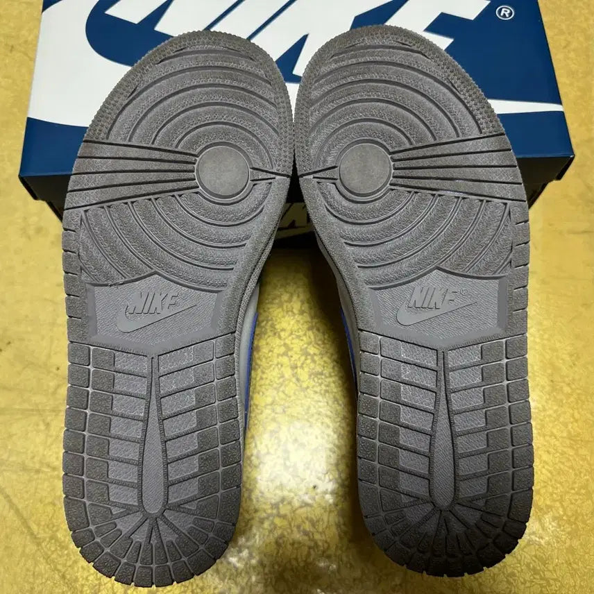 [BUNJANG] Air Jordan 1 High OG True Blue 250mm Sneakers / 에어 조던 1 하이 OG 트루블루, DZ5485-410