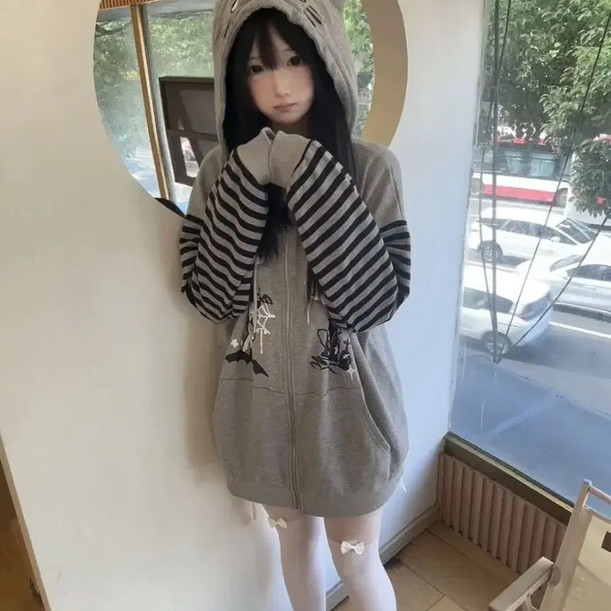 [BUNJANG] Ghost Cat Print Striped Sleeve Hoodie / 지뢰계 고스트 고양이 프린트 스트라이프 슬리브 후드집업