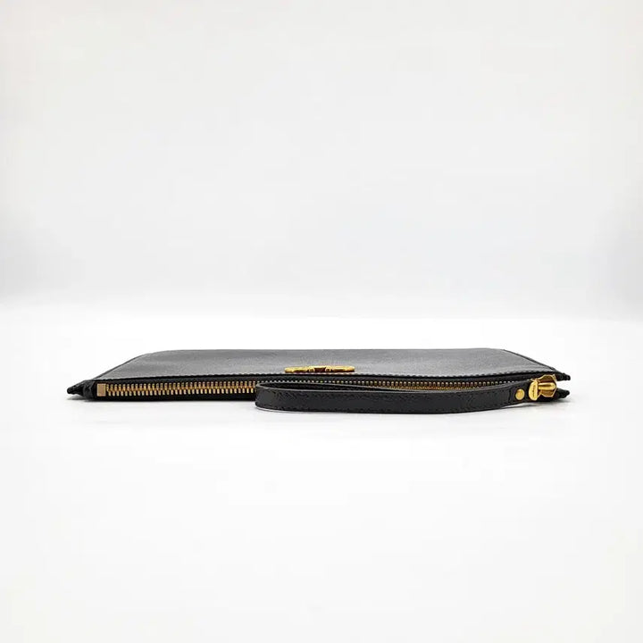 [SOLD OUT] 페라가모 간치니 금장 스트랩 클러치 블랙 22D781