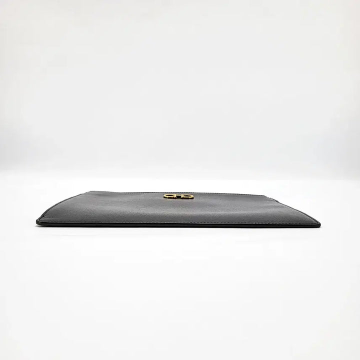 [SOLD OUT] 페라가모 간치니 금장 스트랩 클러치 블랙 22D781