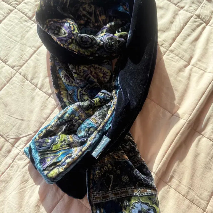 [BUNJANG] Velvet Reversible Scarf / 벨벳 페이즐 머플러/리버시블 양면 목도리 (컨디션 매우 좋음)