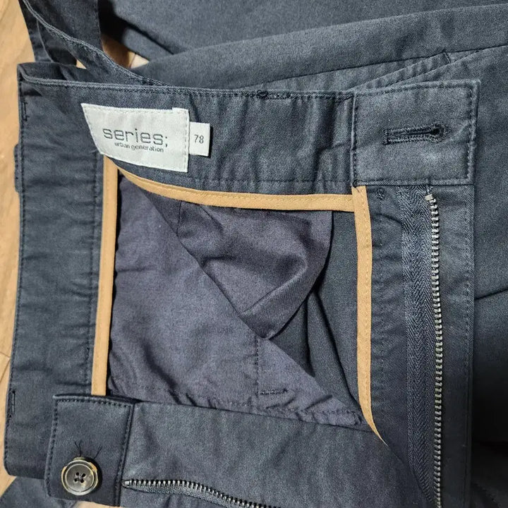 [BUNJANG] Series Belted Carrot Pants / 시리즈 벨티드 캐롯팬츠 (남자 면바지)