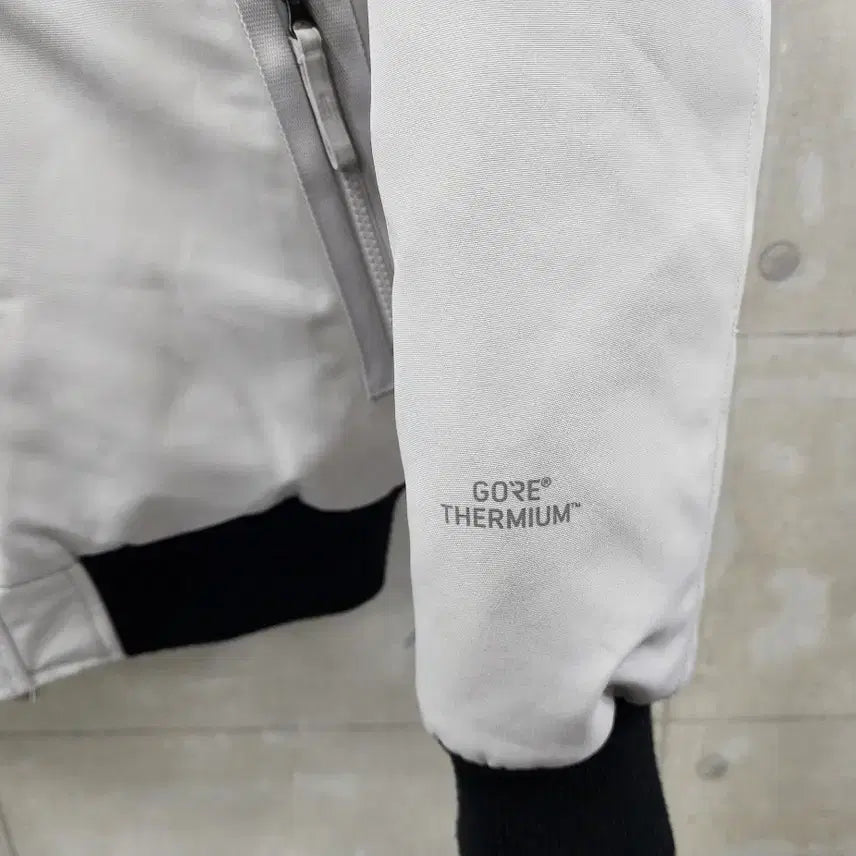 [BUNJANG] K2 Ghost Bravo Down Short Padding (Size 100) / K2 정품 남성 고스트 브라보 다운 숏패딩/100size/상태우수