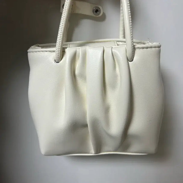 [BUNJANG] Avely Handbag - Ivory / 에이블리 핸드백