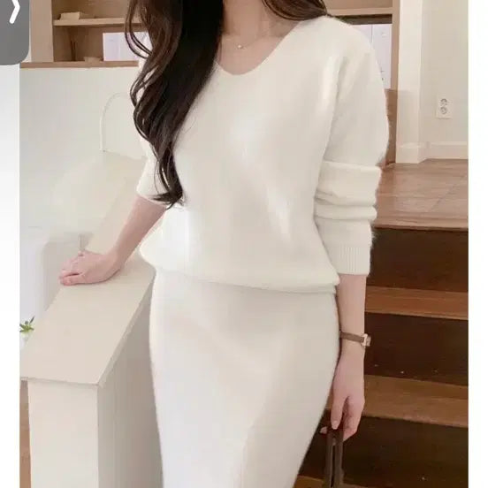 [BUNJANG] Amir Bausong V-Neck Knit - White / 새상품) 퍼빗 아미르 보송 브이넥 니트 - 화이트