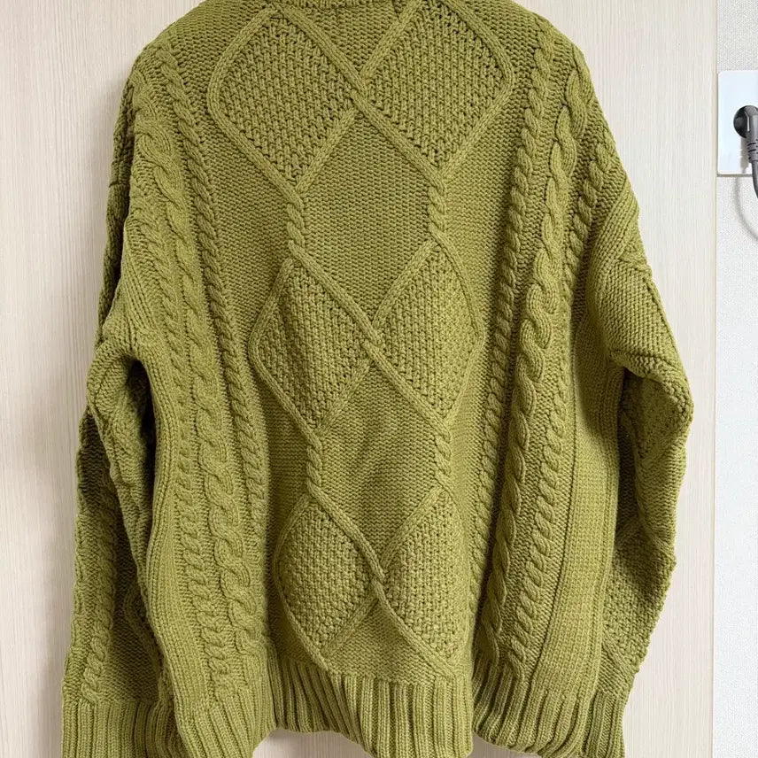 [BUNJANG] Poca Face Cable Knit Olive / [46] 포커페이스 케이블니트 올리브