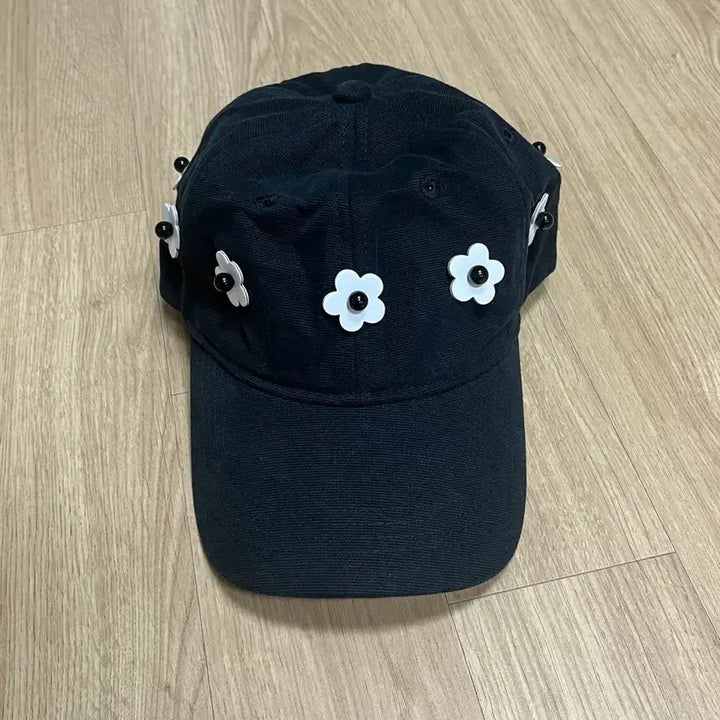 [BUNJANG] Dew E Dew E Flower Black Ball Cap / 듀이듀이 플라워 블랙 볼캡