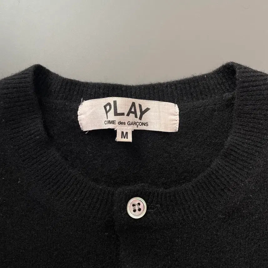 [SOLD OUT] [M] 꼼데가르송 레드와펜 여성 울 가디건