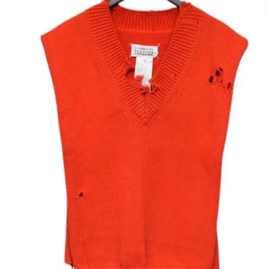 [BUNJANG] Maison Margiela Distressed V-Neck Knit Vest / 21ss 메종 마르지엘라 디스트로이드 v넥 니트