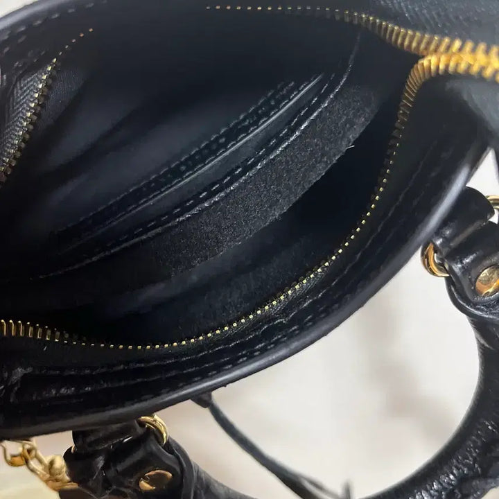 [SOLD OUT] 발렌시아가 모터백 미니 나노