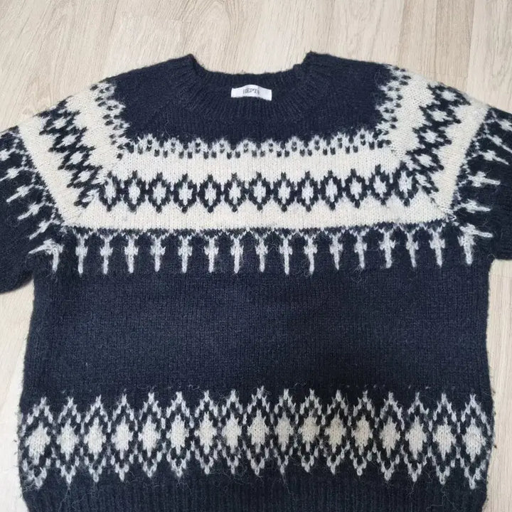 [BUNJANG] Vintage Pattern Knit / 빈티지 패턴 니트 블랙/화이트