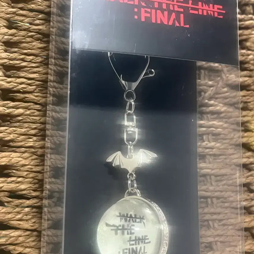 [BUNJANG] ENHYPEN Light Stick Keyring / 엔하이픈 웤더라 굿즈 야광 키링