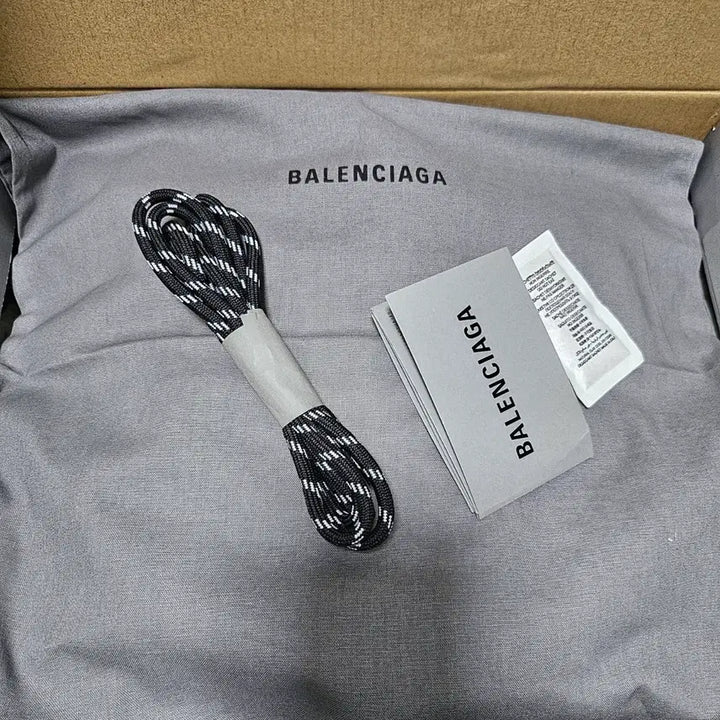 [BUNJANG] Balenciaga Triple S Sneakers (Size 37/245) / [정품/풀박스 ] 발렌시아가 트리플 운동화 37/245