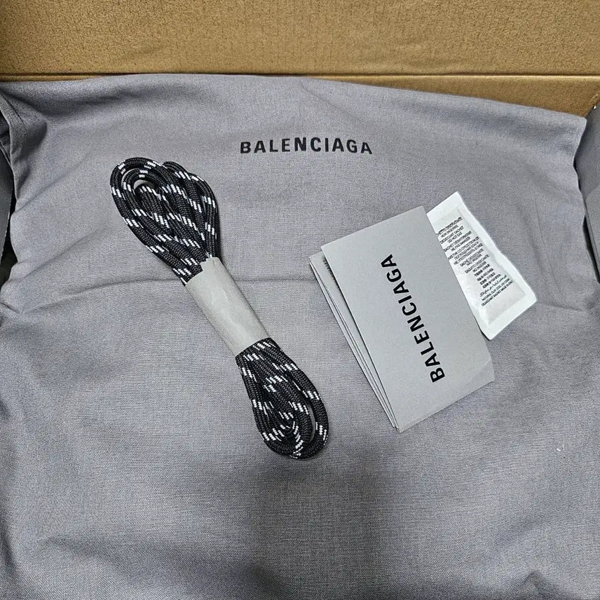[BUNJANG] Balenciaga Triple S Sneakers (Size 37/245) / [정품/풀박스 ] 발렌시아가 트리플 운동화 37/245