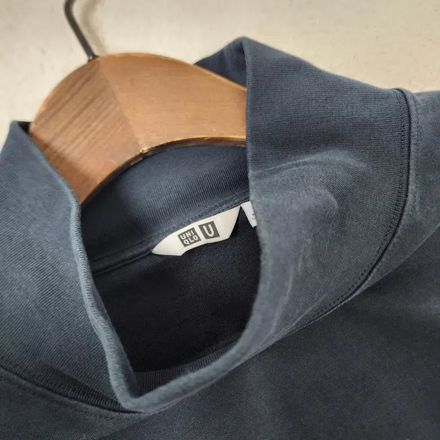 [BUNJANG] Uniqlo Black Turtleneck Sweatshirt XL / 유니클로 블랙 목폴라 맨투맨 티셔츠 XL