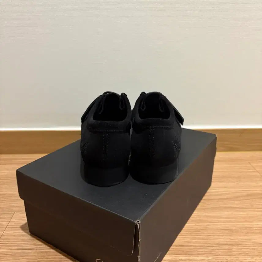 [BUNJANG] Needles x Clarks Wallabee [41.5] / 니들스 x 클락스 왈라비 [41.5]