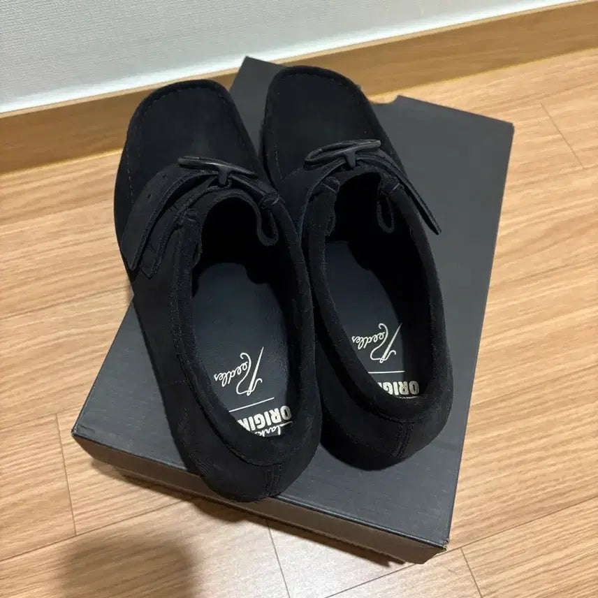 [BUNJANG] Needles x Clarks Wallabee [41.5] / 니들스 x 클락스 왈라비 [41.5]