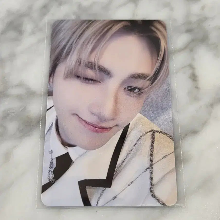 투어스 지훈 사웨 럭드