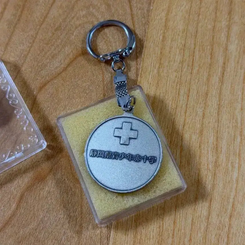 [BUNJANG] NewJeans Henri Dunant Red Cross Keyring / 앙리뒤낭 대한적십자사 키링
