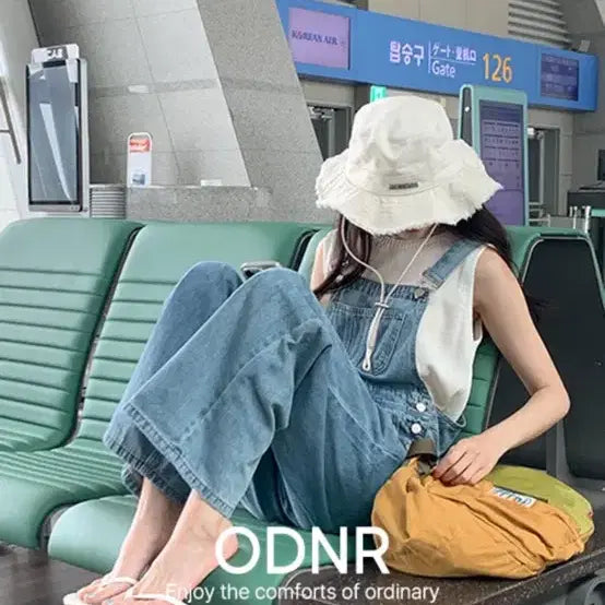 [SOLD OUT] 오디너리먼트 데님 오버롤 중청 & 린넨 슬리브리스 나시 아이보리 세트