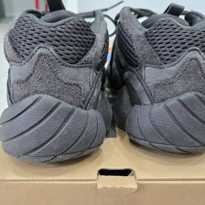 [BUNJANG] Adidas Yeezy 500 Utility Black (Size 265) / 아디다스 이지 500 유틸리티 블랙 265사이즈