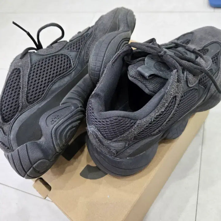 [BUNJANG] Adidas Yeezy 500 Utility Black (Size 265) / 아디다스 이지 500 유틸리티 블랙 265사이즈